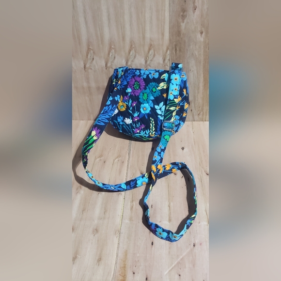 Vera Bradley Mini Travel Crossbody Bag with lots of compartments - Picture 5 of 9